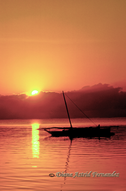 Boat-with-rising-sun-Mombasa-Kenya